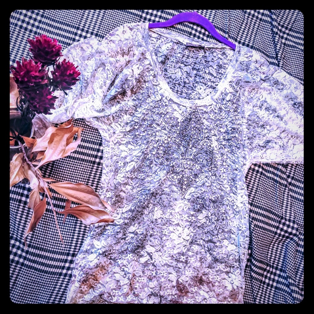 Bling lace bejeweled fleur de lis top 🌹
